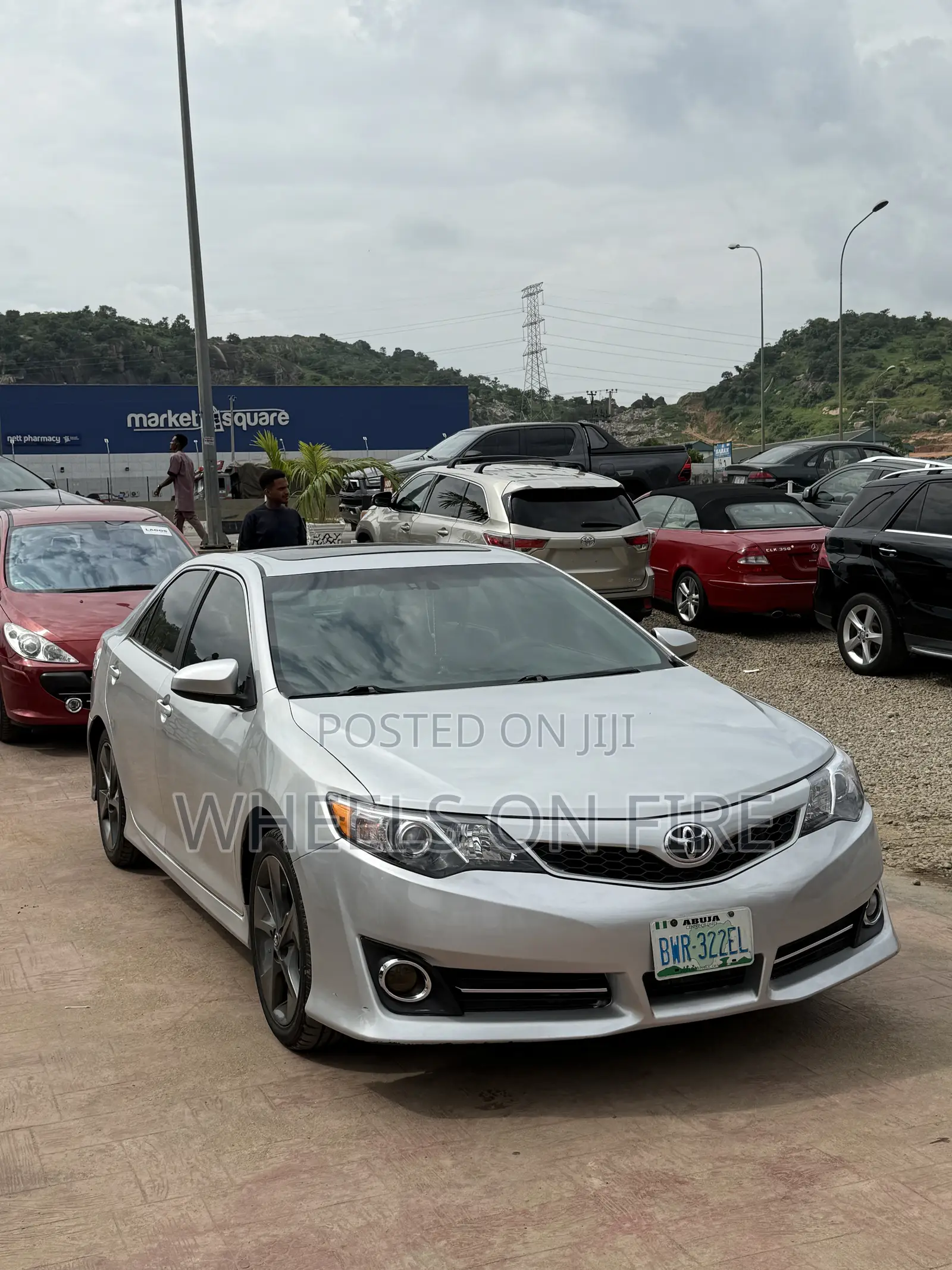 Toyota Camry SE V6 4dr Sedan (3.5L 6cyl 6A) 2013 Silver