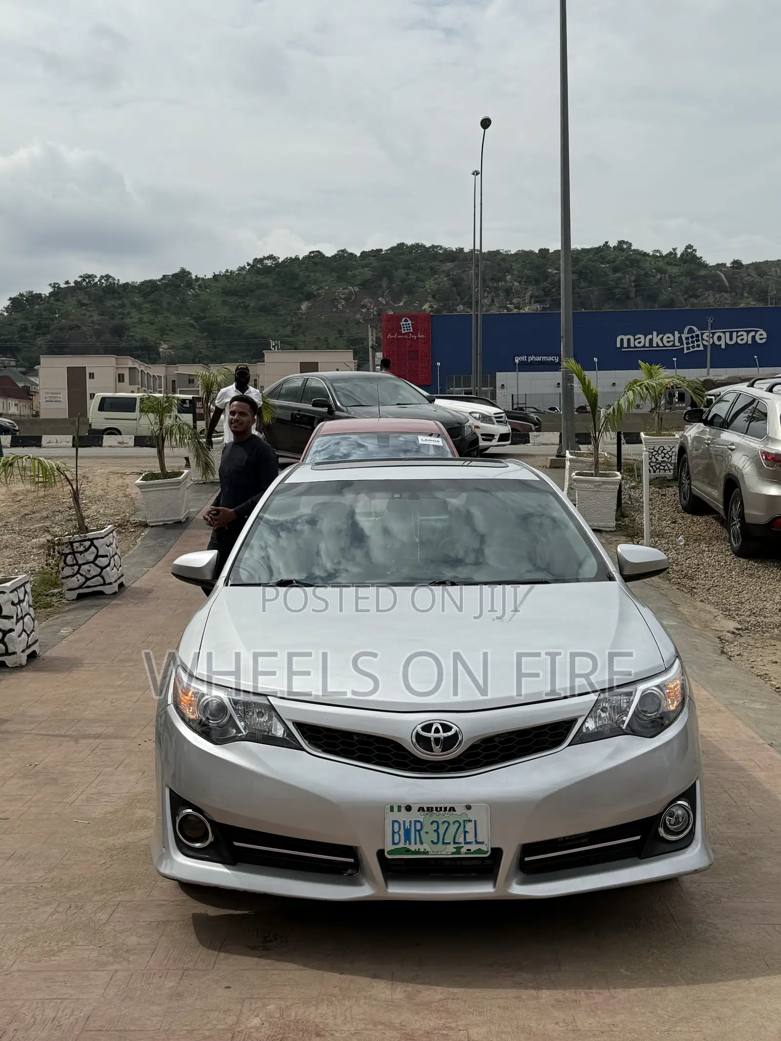Toyota Camry SE V6 4dr Sedan (3.5L 6cyl 6A) 2013 Silver