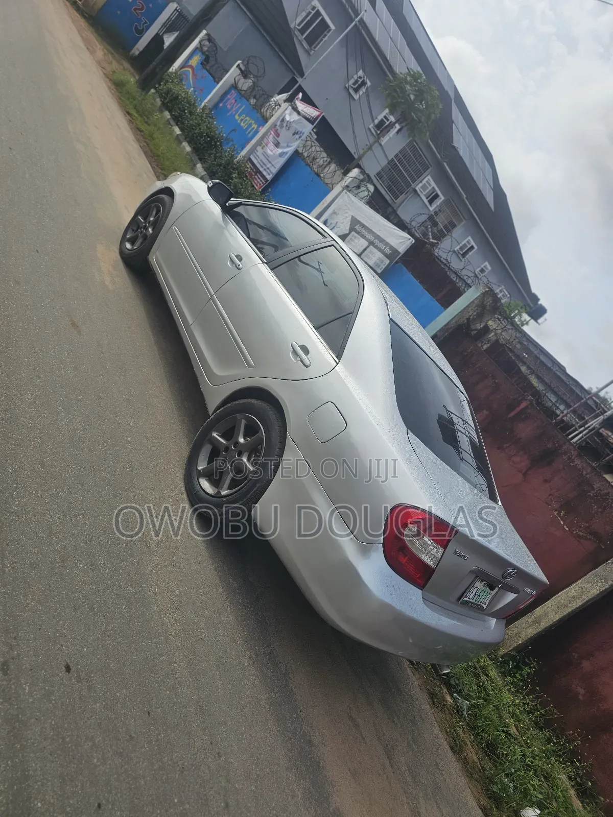 Toyota Camry LE 4dr Sedan (2.4L 4cyl 5M) 2004 Silver