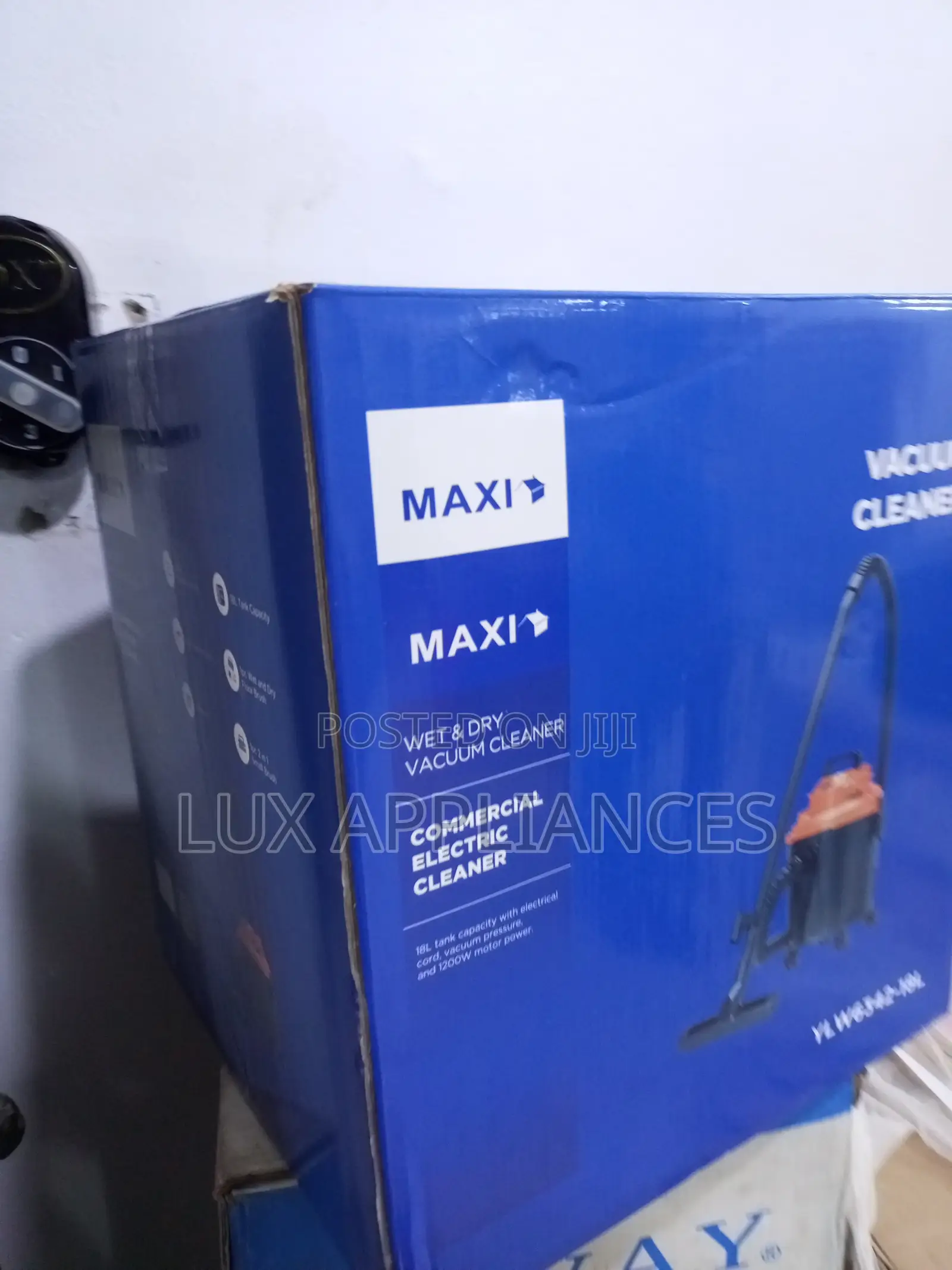 Vacuum Cleaner for Dust and Liquid