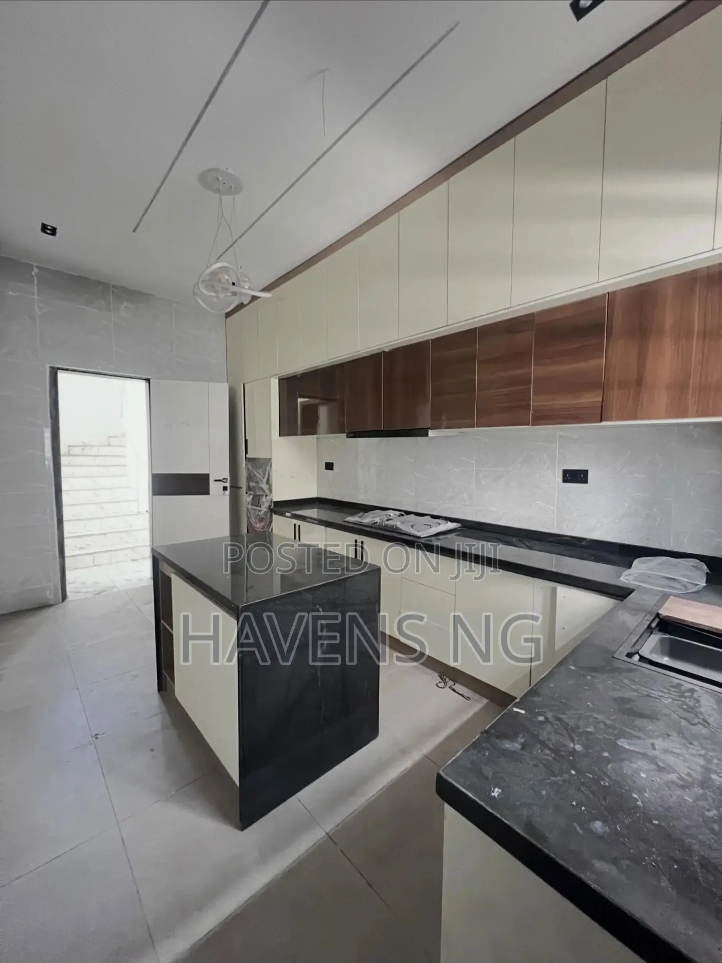 5bdrm Duplex in Lekki Phase 2 for sale