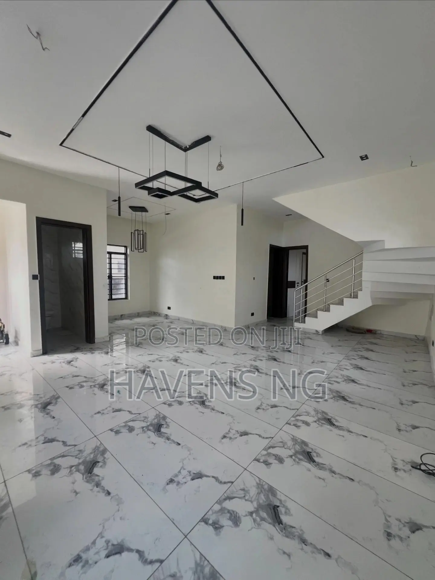 5bdrm Duplex in Lekki Phase 2 for sale