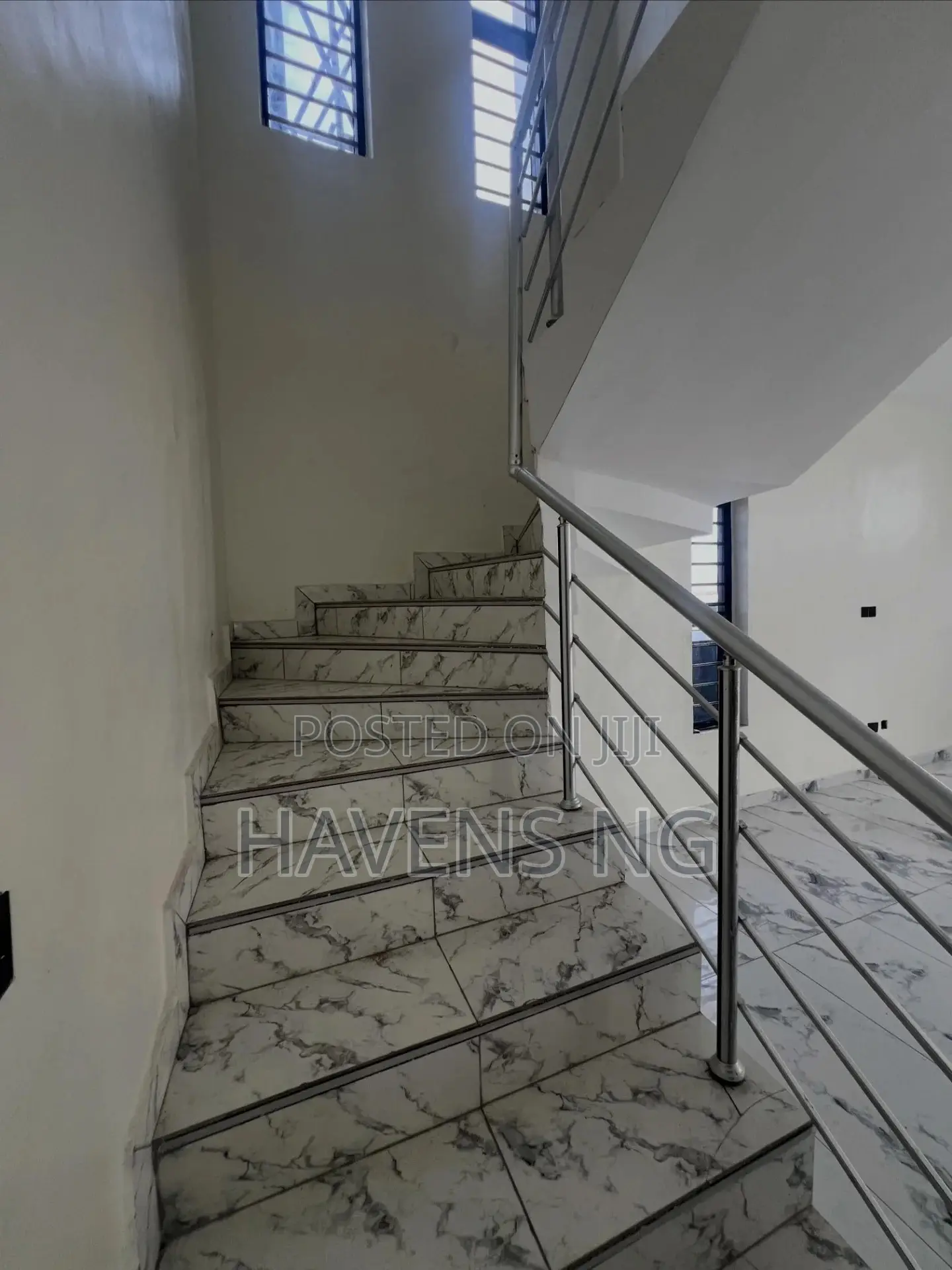 5bdrm Duplex in Lekki Phase 2 for sale
