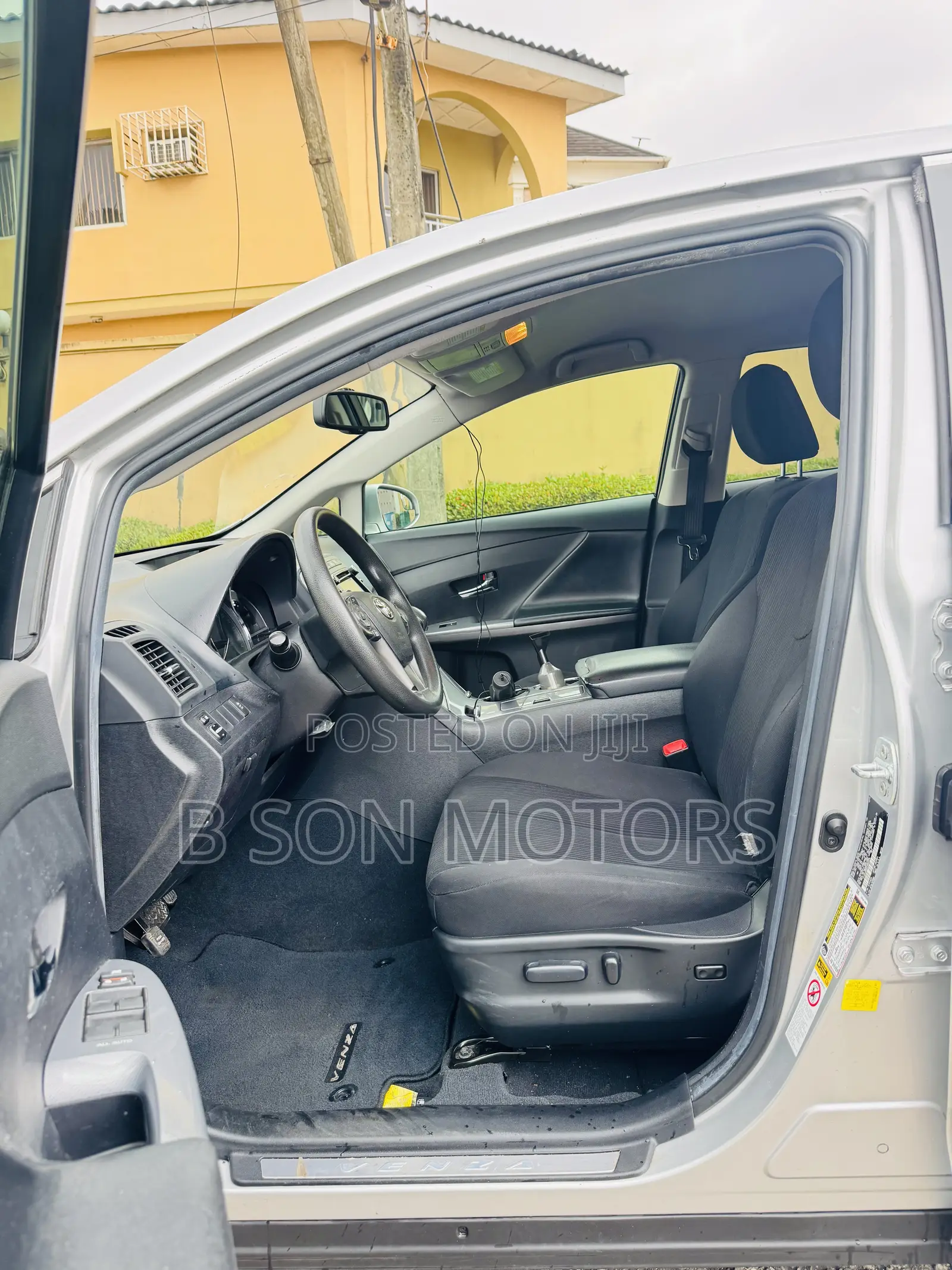 Toyota Venza LE 4dr Wagon (2.7L 4cyl 6A) 2014 Silver
