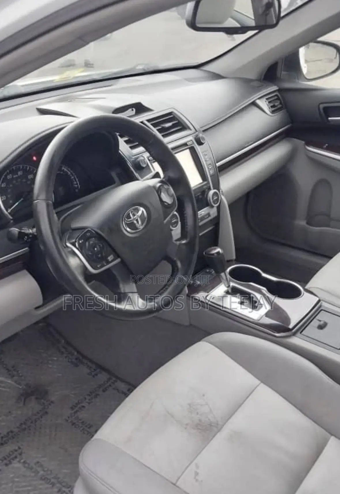 Toyota Camry XLE 4dr Sedan w/Prod. End 11/13 (2.5L 4cyl 6A) 2014 White