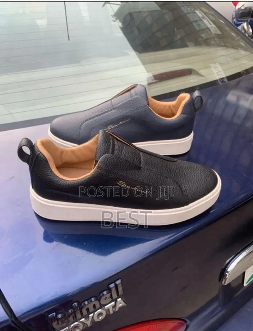Men’S High Quality Easy Wear Shoe Available in Black and Blue