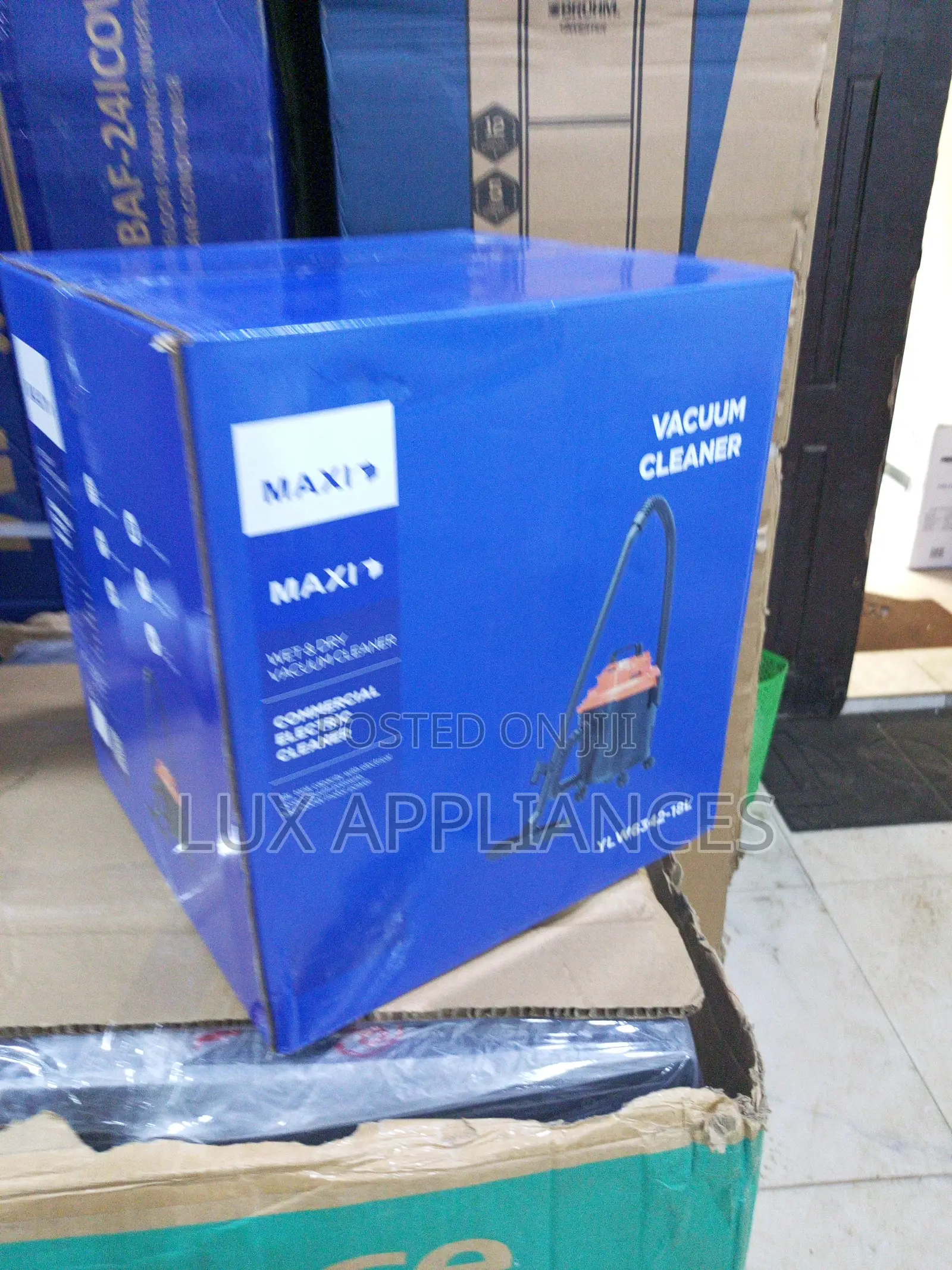 Vacuum Cleaner With Flexible Hose