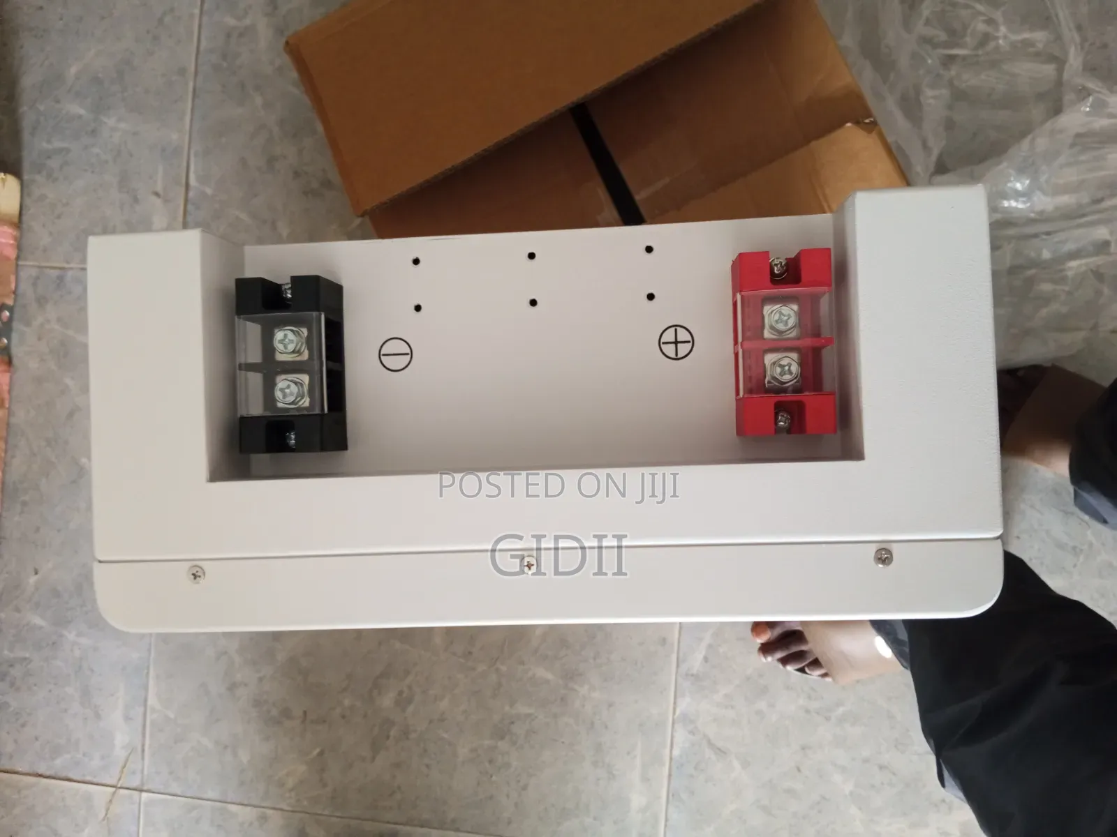 The Hz Solar 2.5kwh Lithium Battery 25.6v