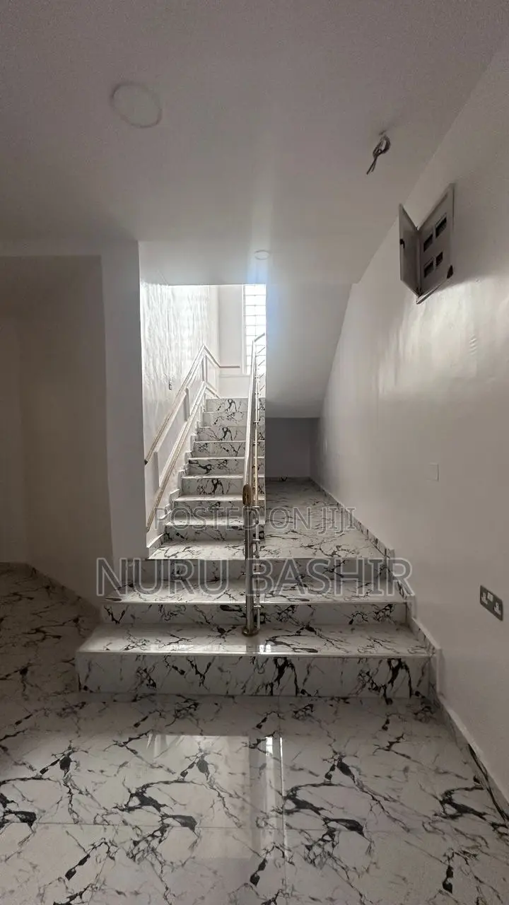 5bdrm Duplex in Ire Akari Estate, Akala Express for sale