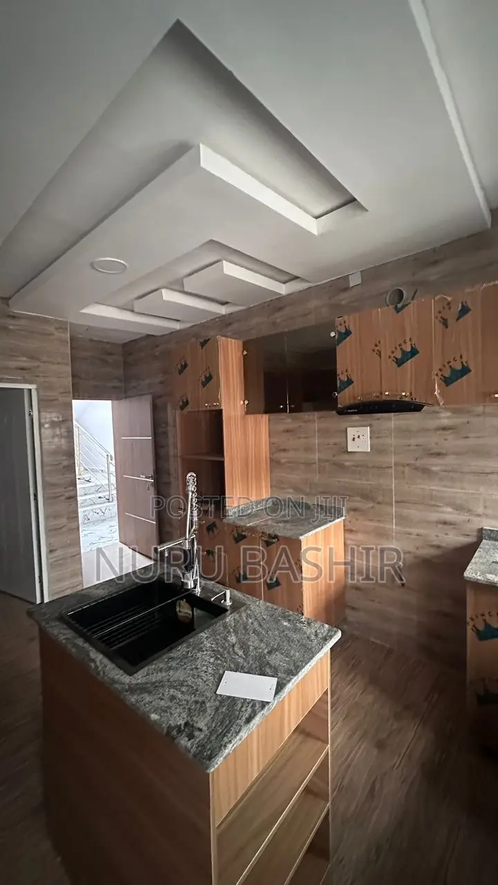 5bdrm Duplex in Ire Akari Estate, Akala Express for sale