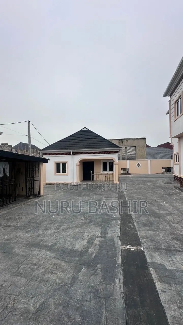 5bdrm Duplex in Ire Akari Estate, Akala Express for sale