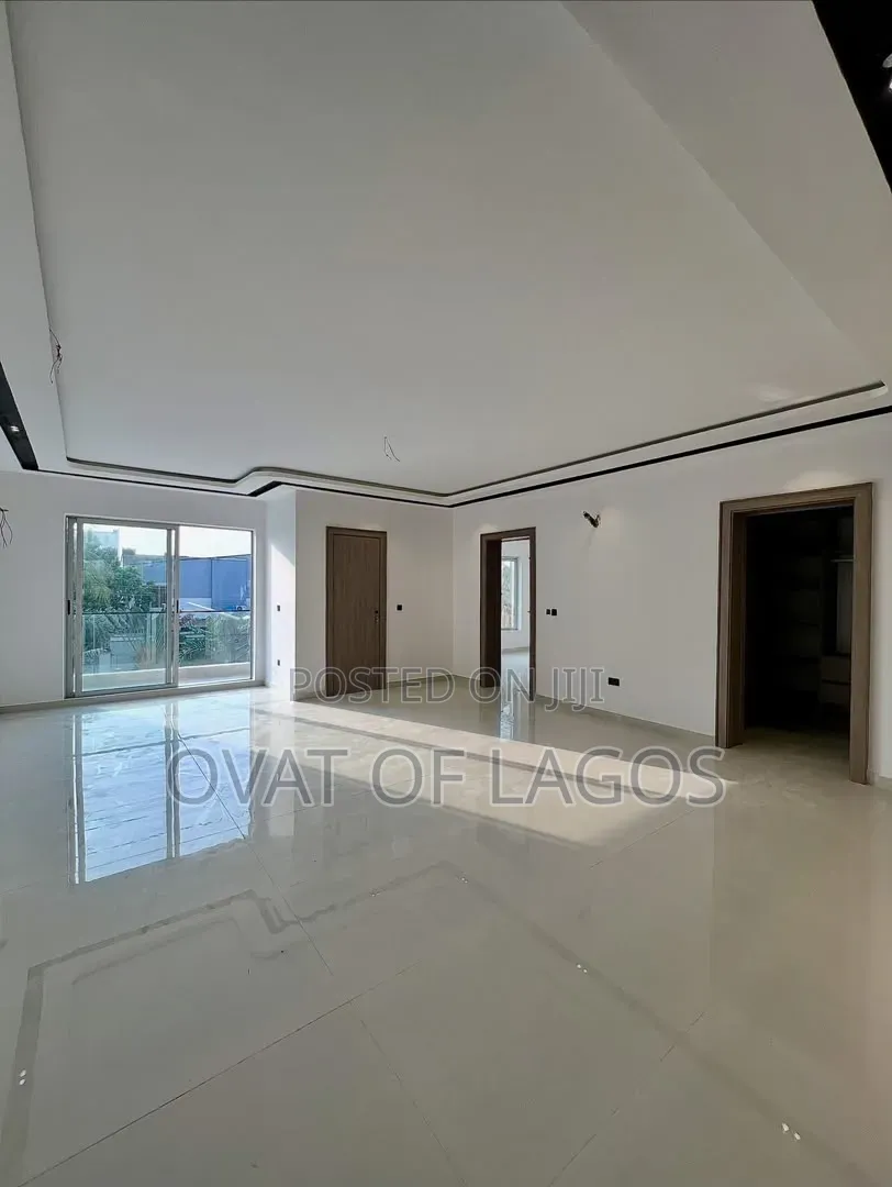 2bdrm Apartment in Lekki Phase 1 for sale