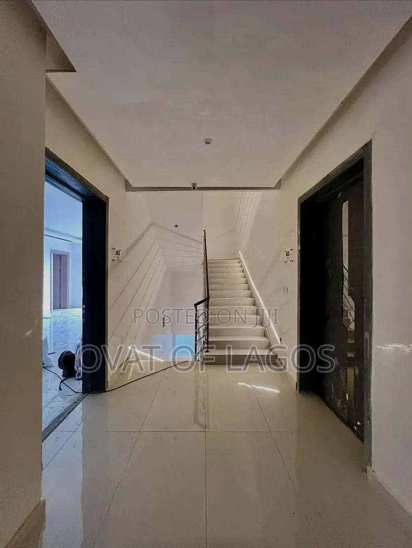 2bdrm Apartment in Lekki Phase 1 for sale