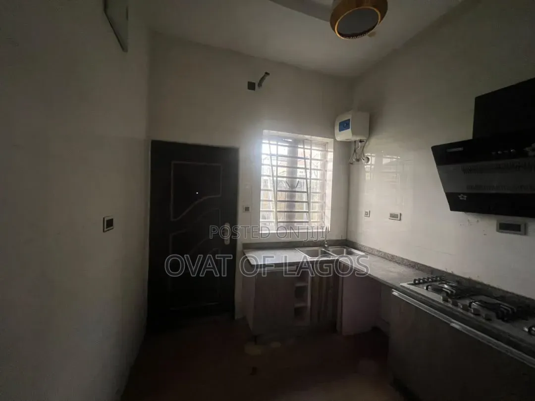 4bdrm Duplex in Chevron Alternative for sale
