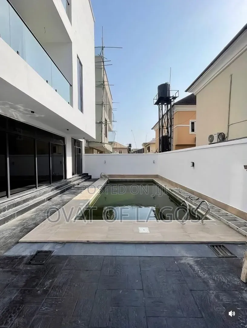 5bdrm Duplex in Lekki Phase 1 for sale