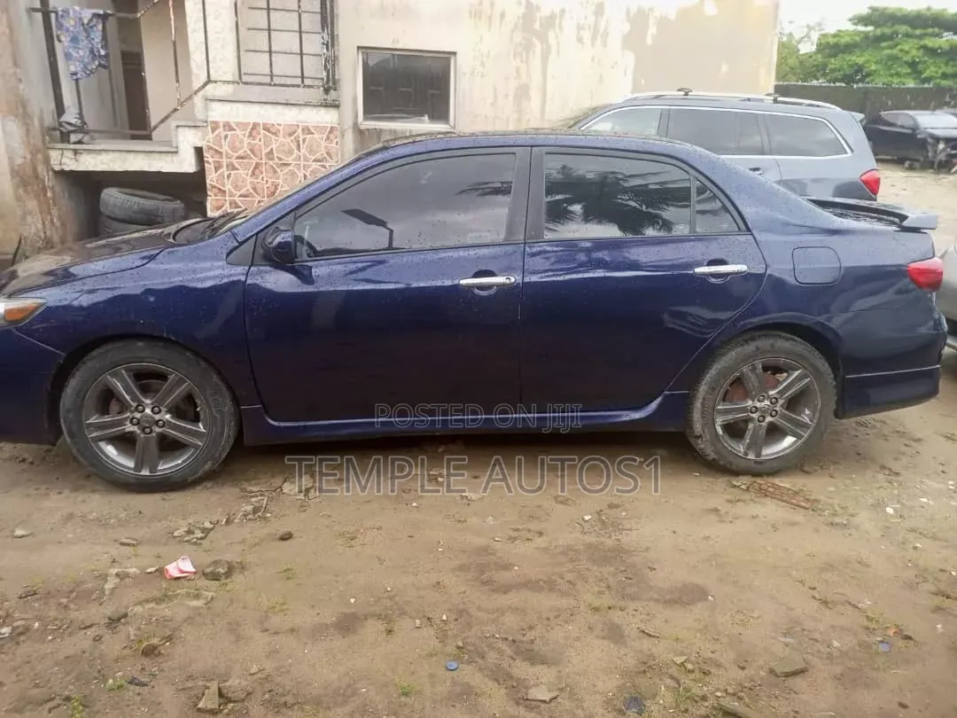 Toyota Corolla LE 4dr Sedan (1.8L 4cyl 4A) 2013 Blue