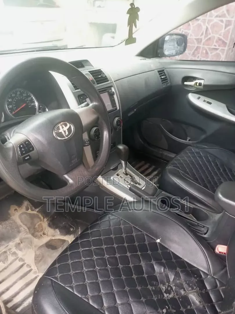 Toyota Corolla LE 4dr Sedan (1.8L 4cyl 4A) 2013 Blue