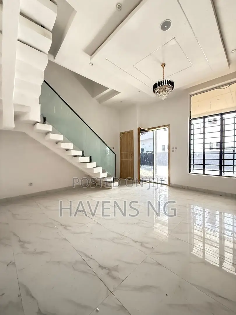 3bdrm Duplex in Lekki Phase 2 for sale