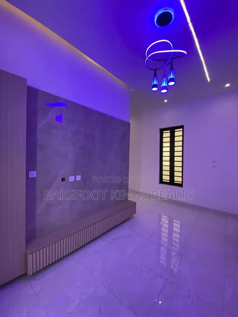 5bdrm Duplex in Ado / Ajah for sale