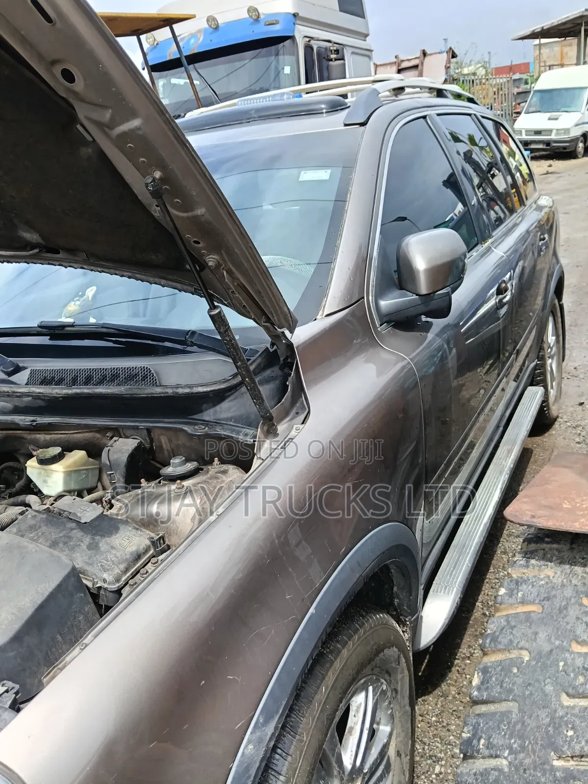 Volvo XC90 3.2 R-Design AWD (3.2L 6cyl 6A) 2010 Gold
