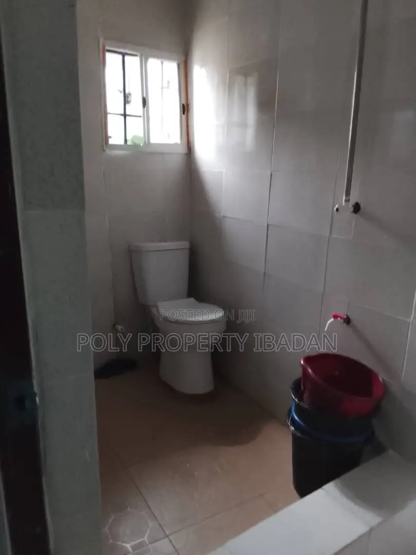 2bdrm Apartment in Akinoje Layout, Bodija for rent