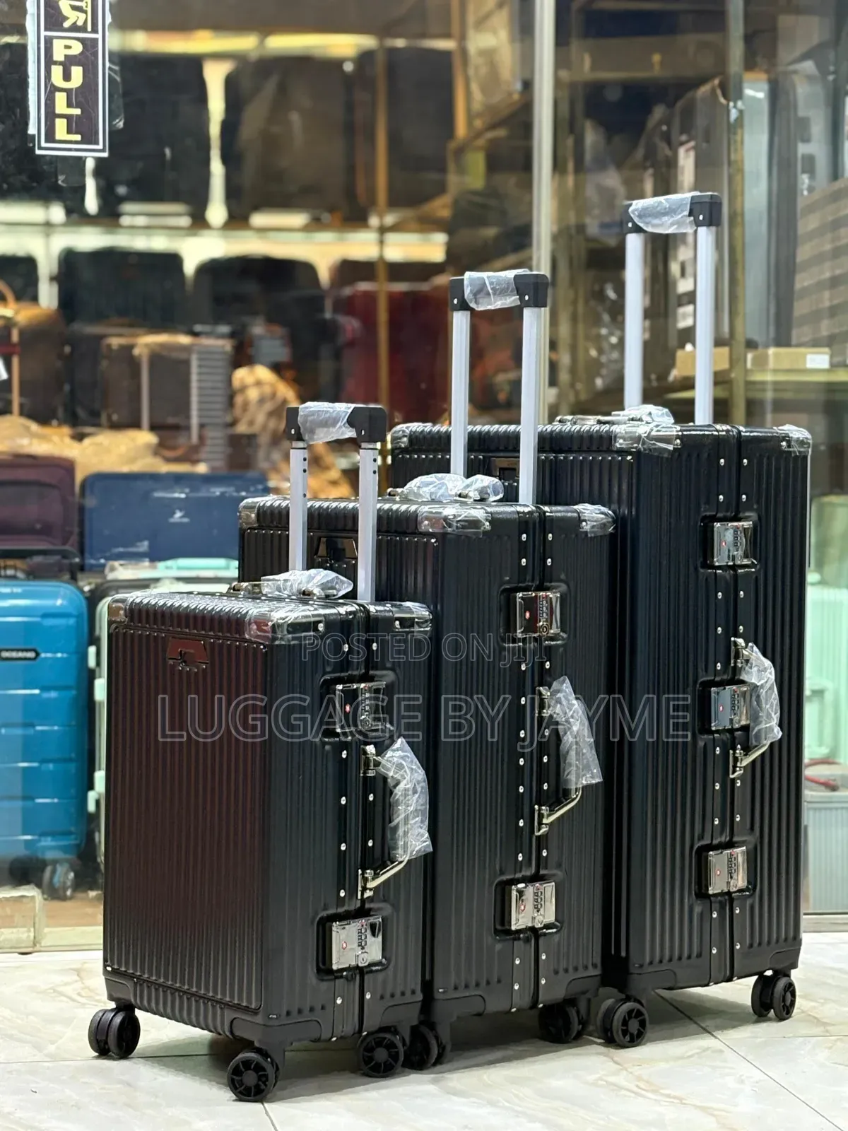 Lightweight Aluminum Frame Luggage With Cup Holder