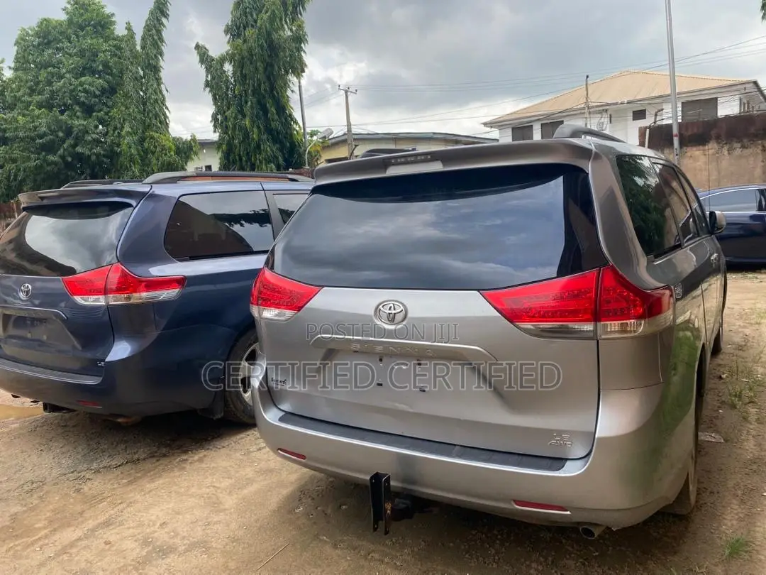 Toyota Sienna LE 7 Passenger Mobility 2012 Silver