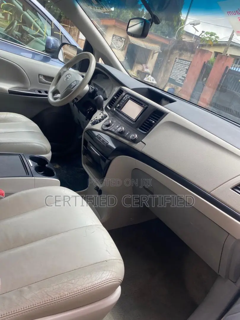 Toyota Sienna LE 7 Passenger Mobility 2012 Silver