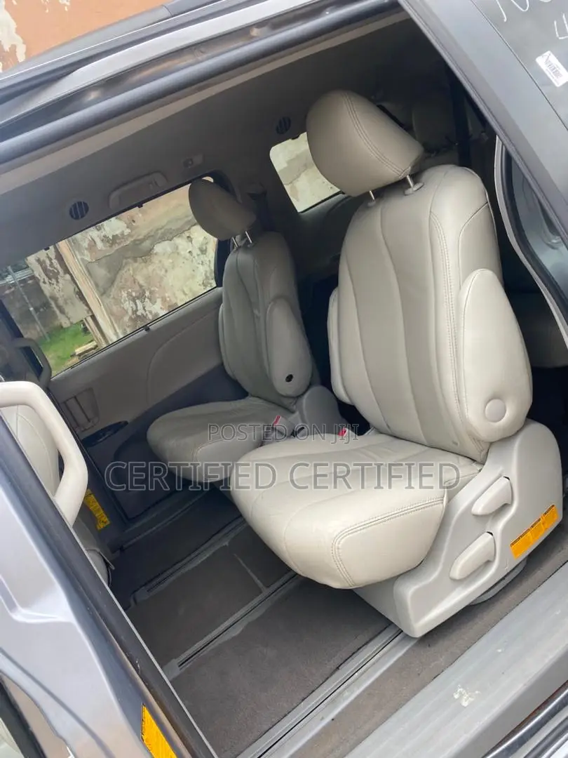 Toyota Sienna LE 7 Passenger Mobility 2012 Silver