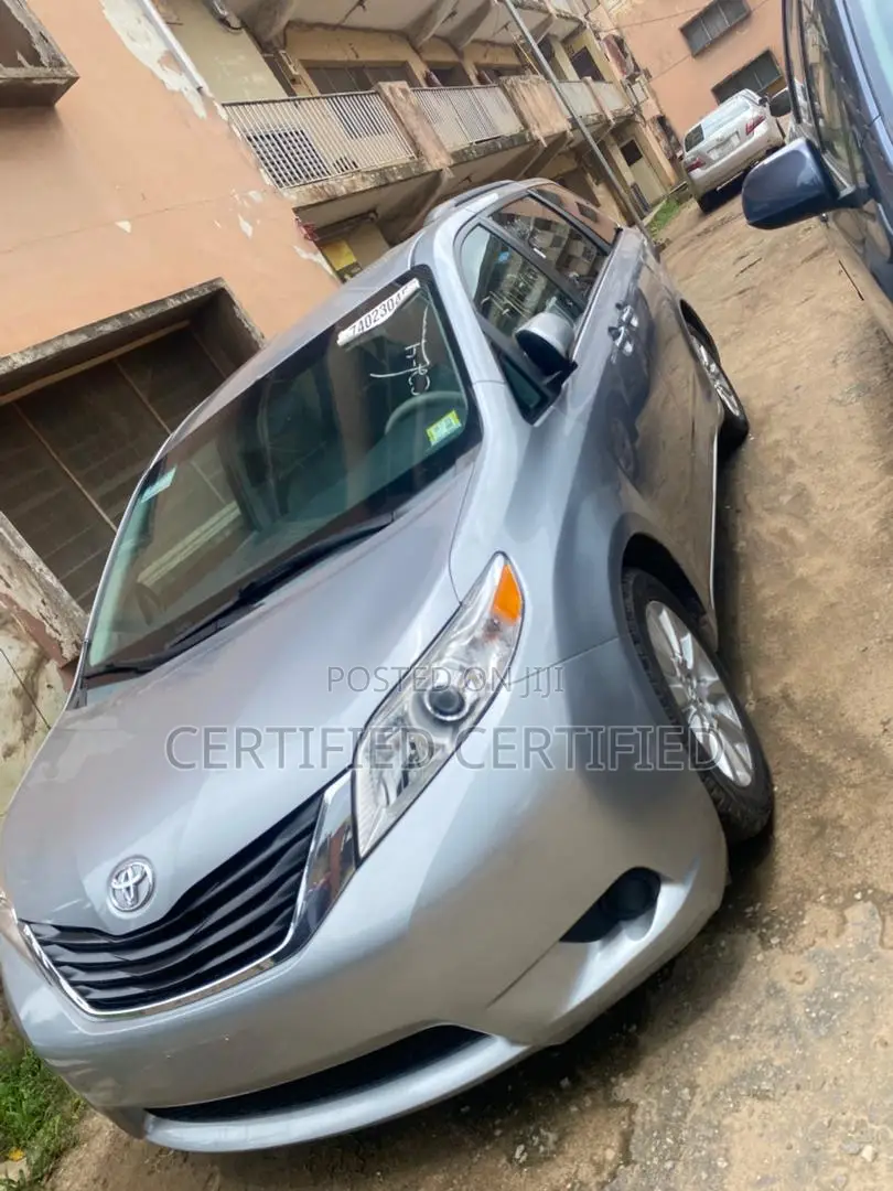 Toyota Sienna LE 7 Passenger Mobility 2012 Silver