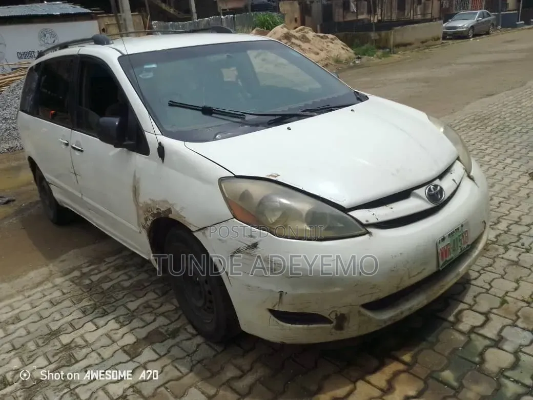 Toyota Sienna 2007 White