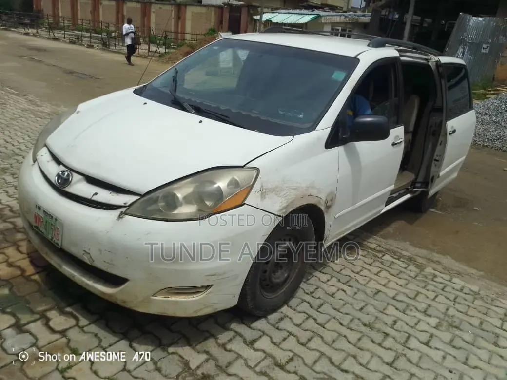 Toyota Sienna 2007 White