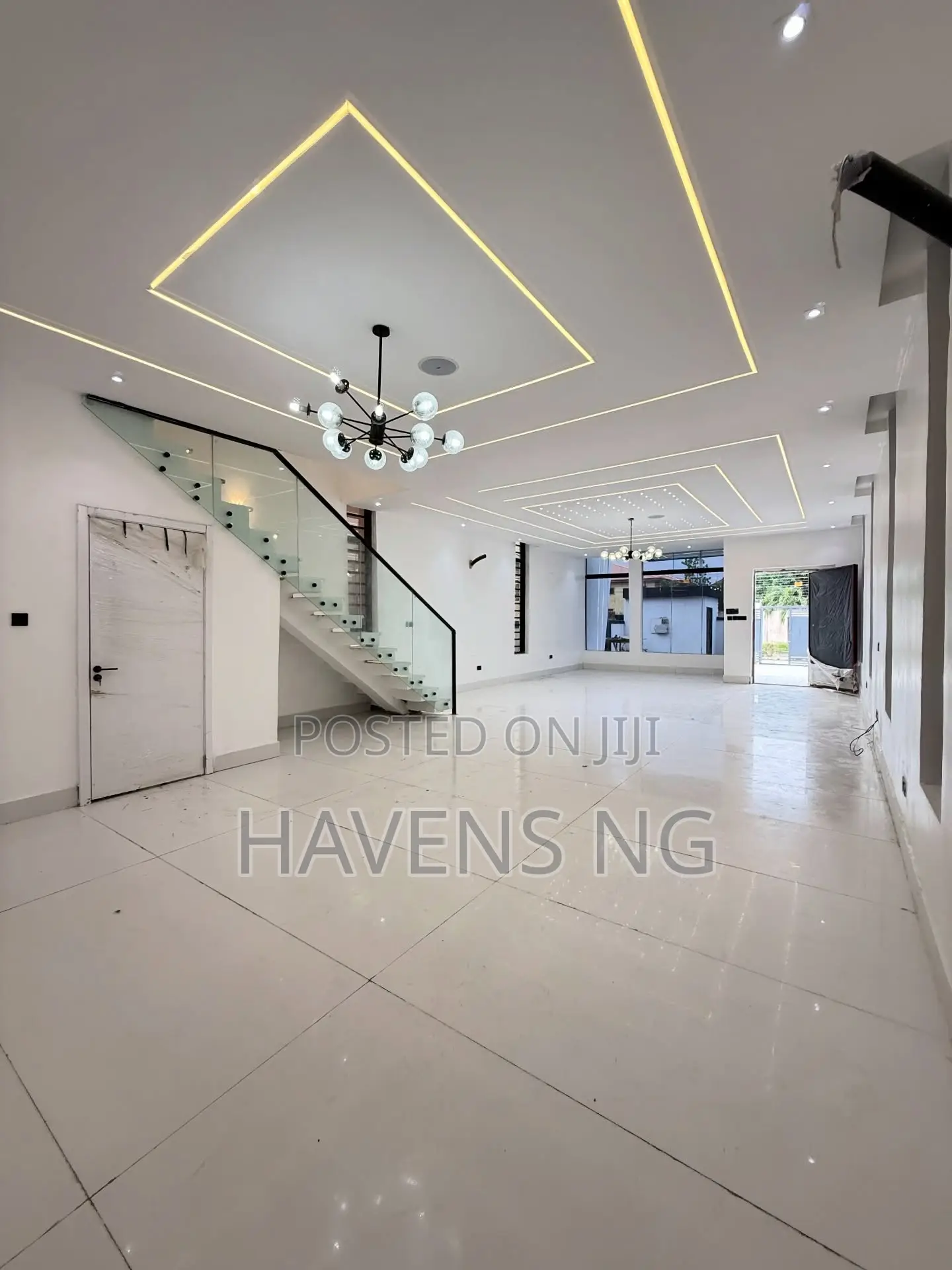 5bdrm Duplex in Ikota for sale
