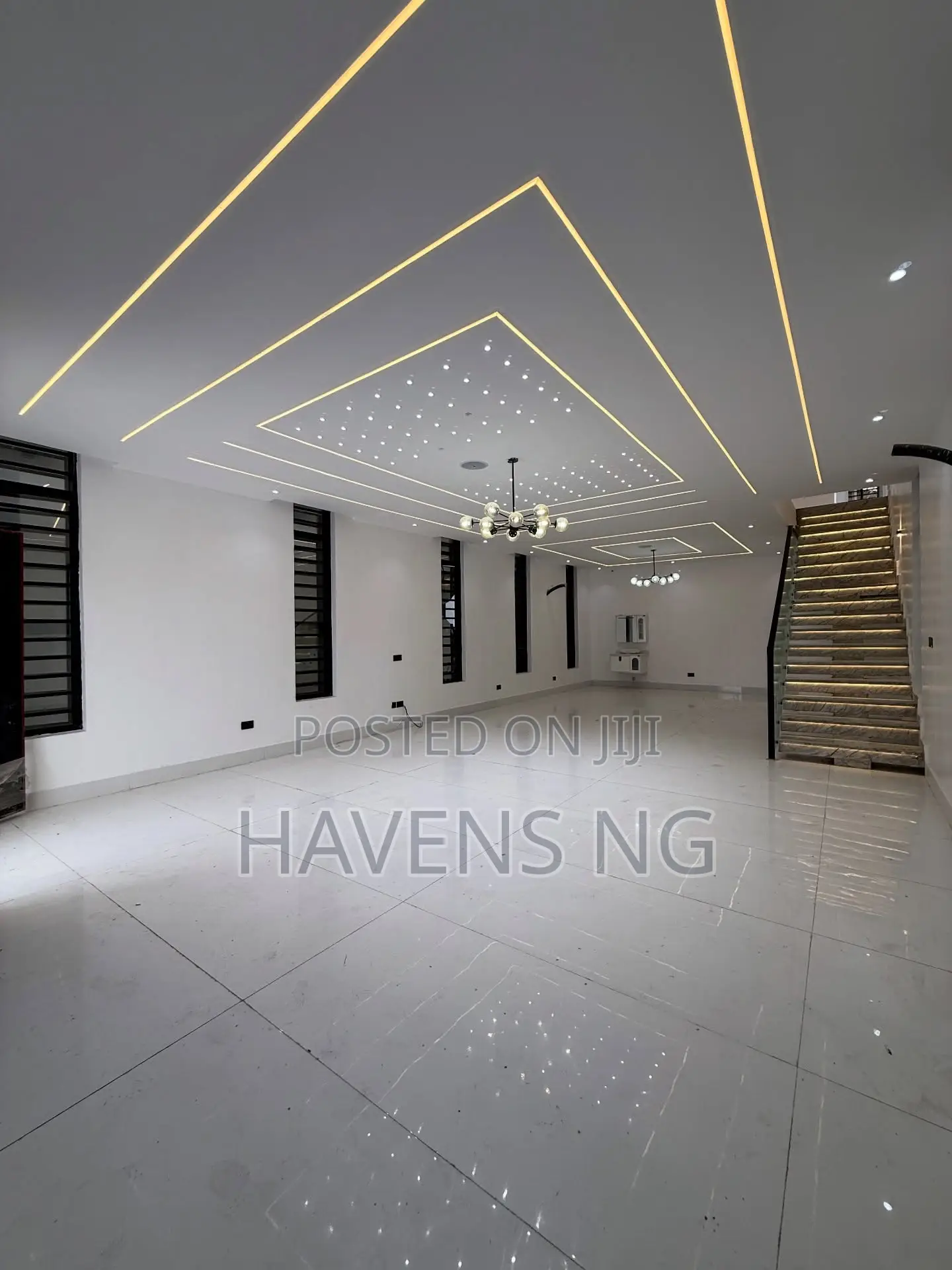5bdrm Duplex in Ikota for sale