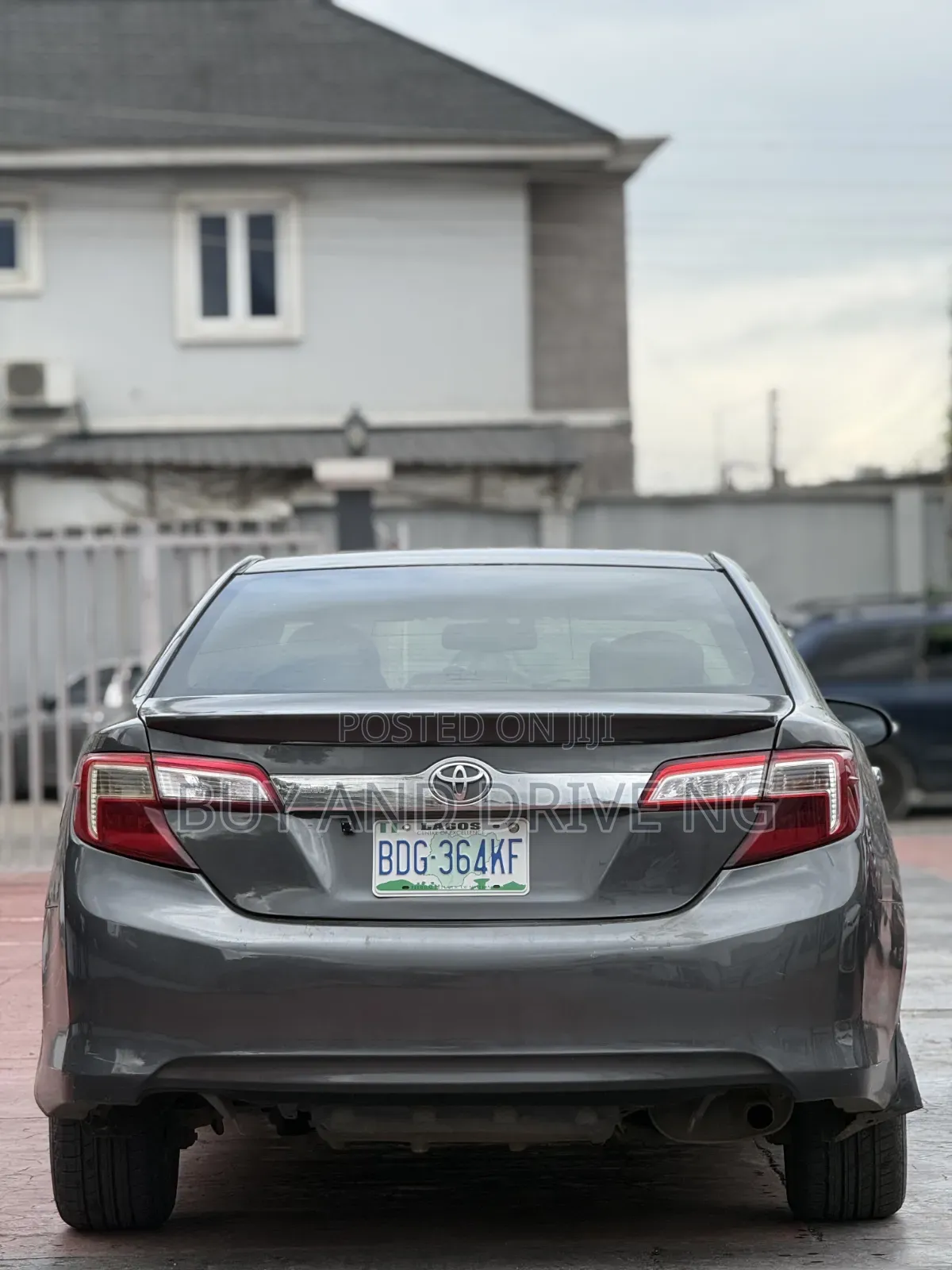 Toyota Camry SE 4dr Sedan (2.5L 4cyl 6A) 2015 Gray