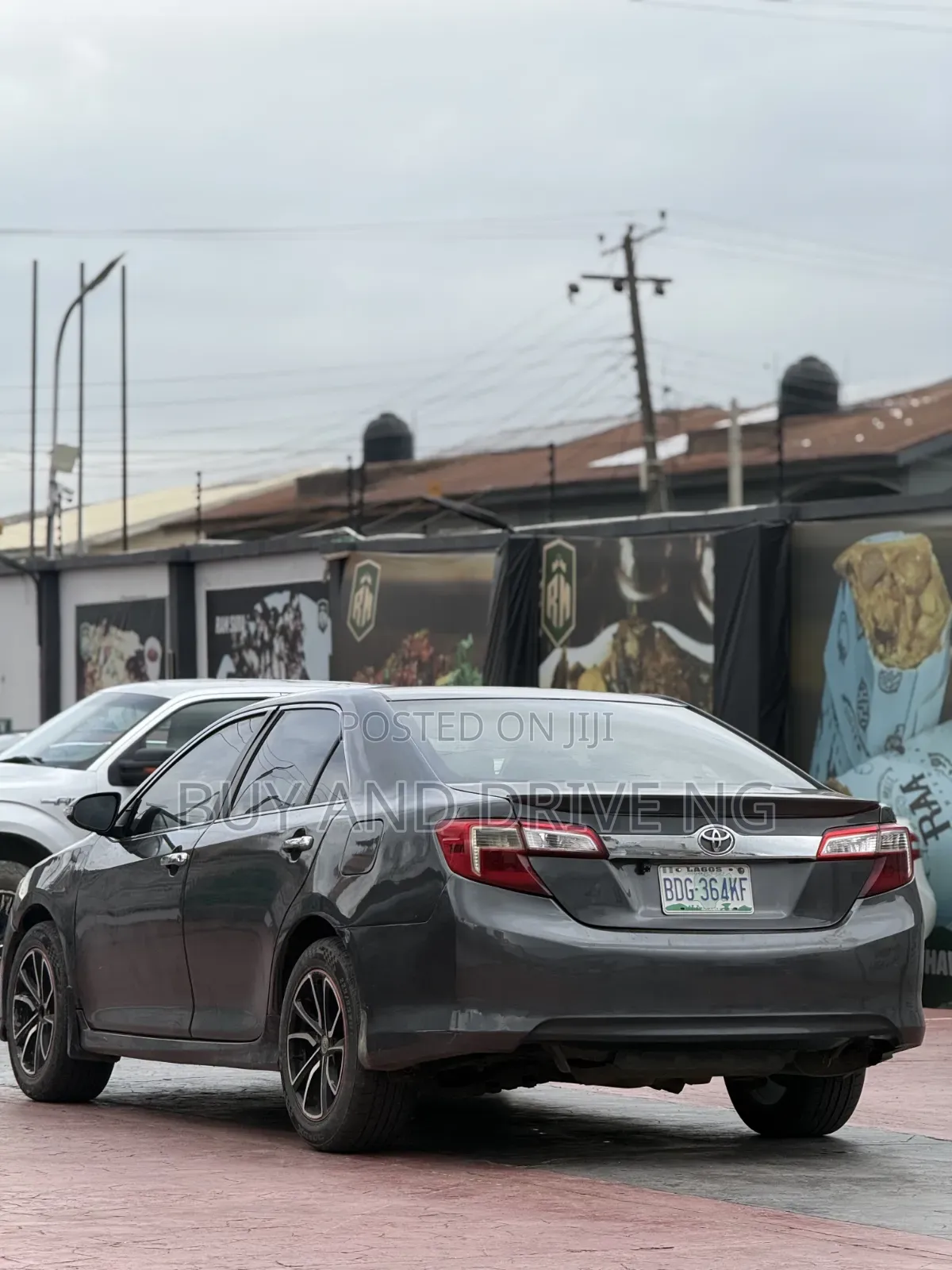 Toyota Camry SE 4dr Sedan (2.5L 4cyl 6A) 2015 Gray