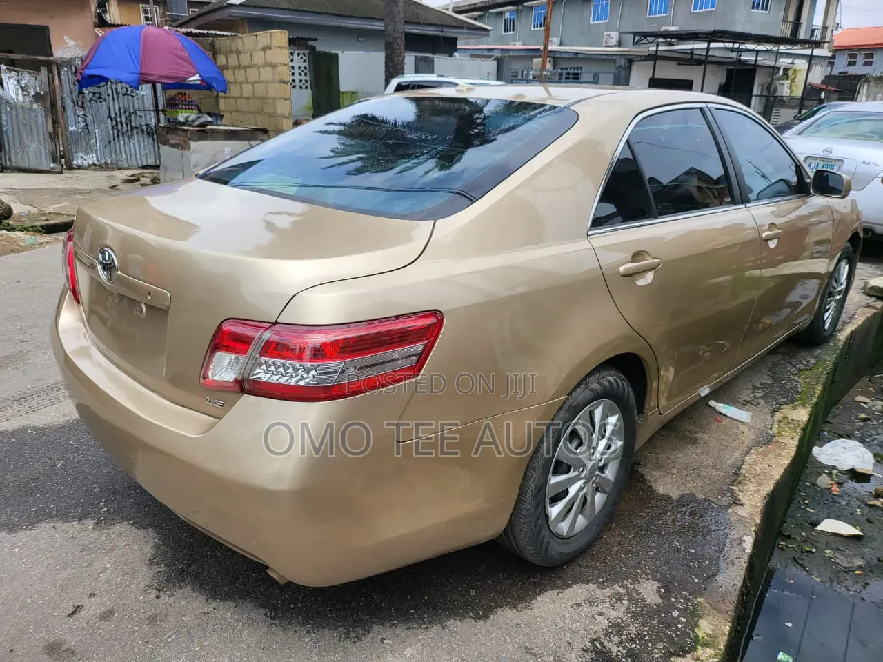 Toyota Camry 2011 Gold