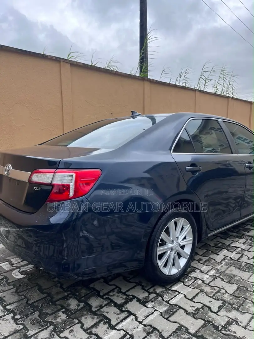 Toyota Camry XLE 4dr Sedan (2.5L 4cyl 6A) 2013 Gray