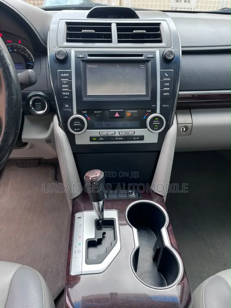Toyota Camry XLE 4dr Sedan (2.5L 4cyl 6A) 2013 Gray