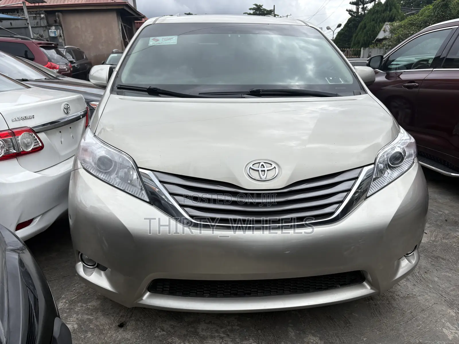 Toyota Sienna 2015 Gold