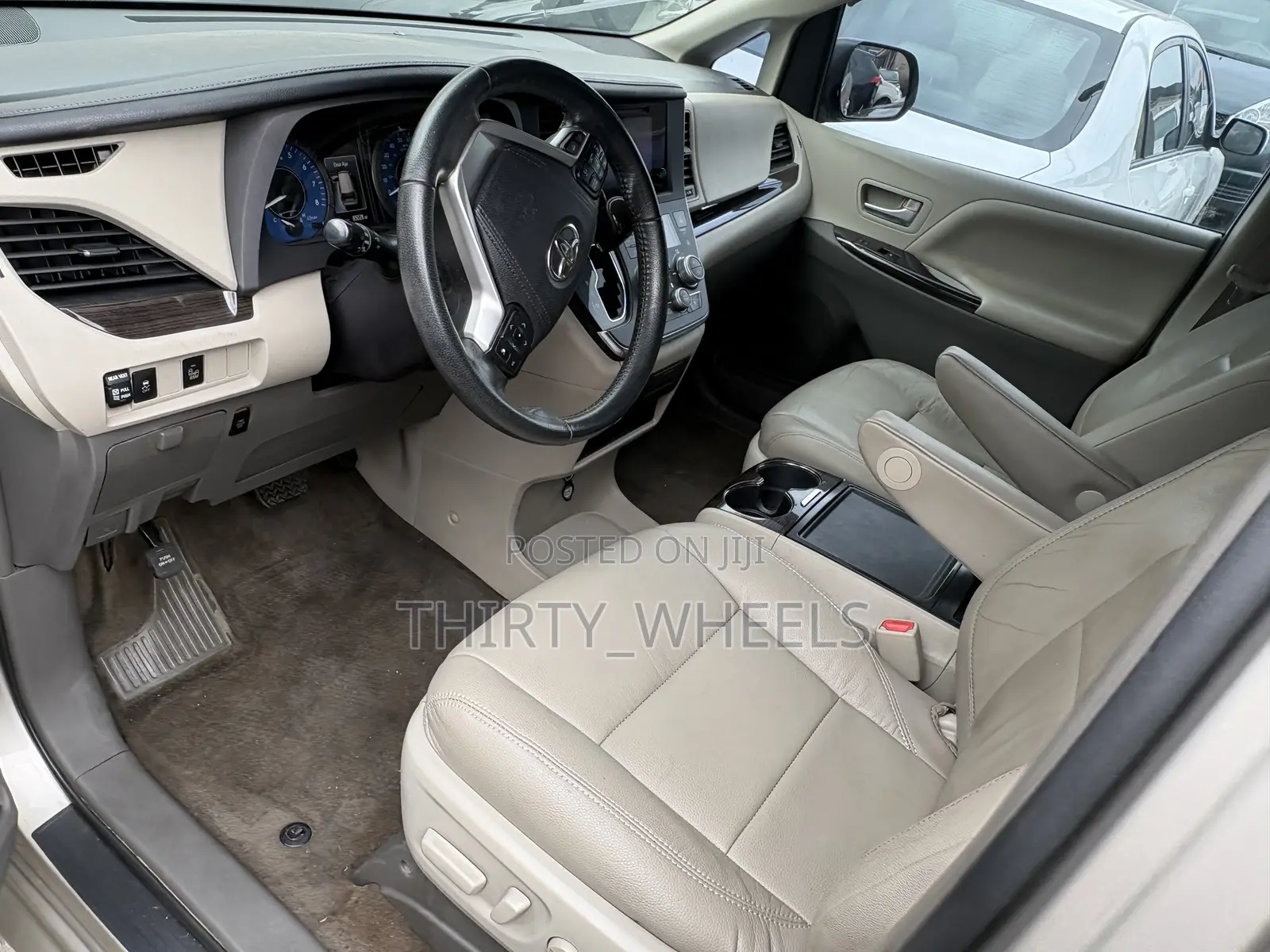 Toyota Sienna 2015 Gold