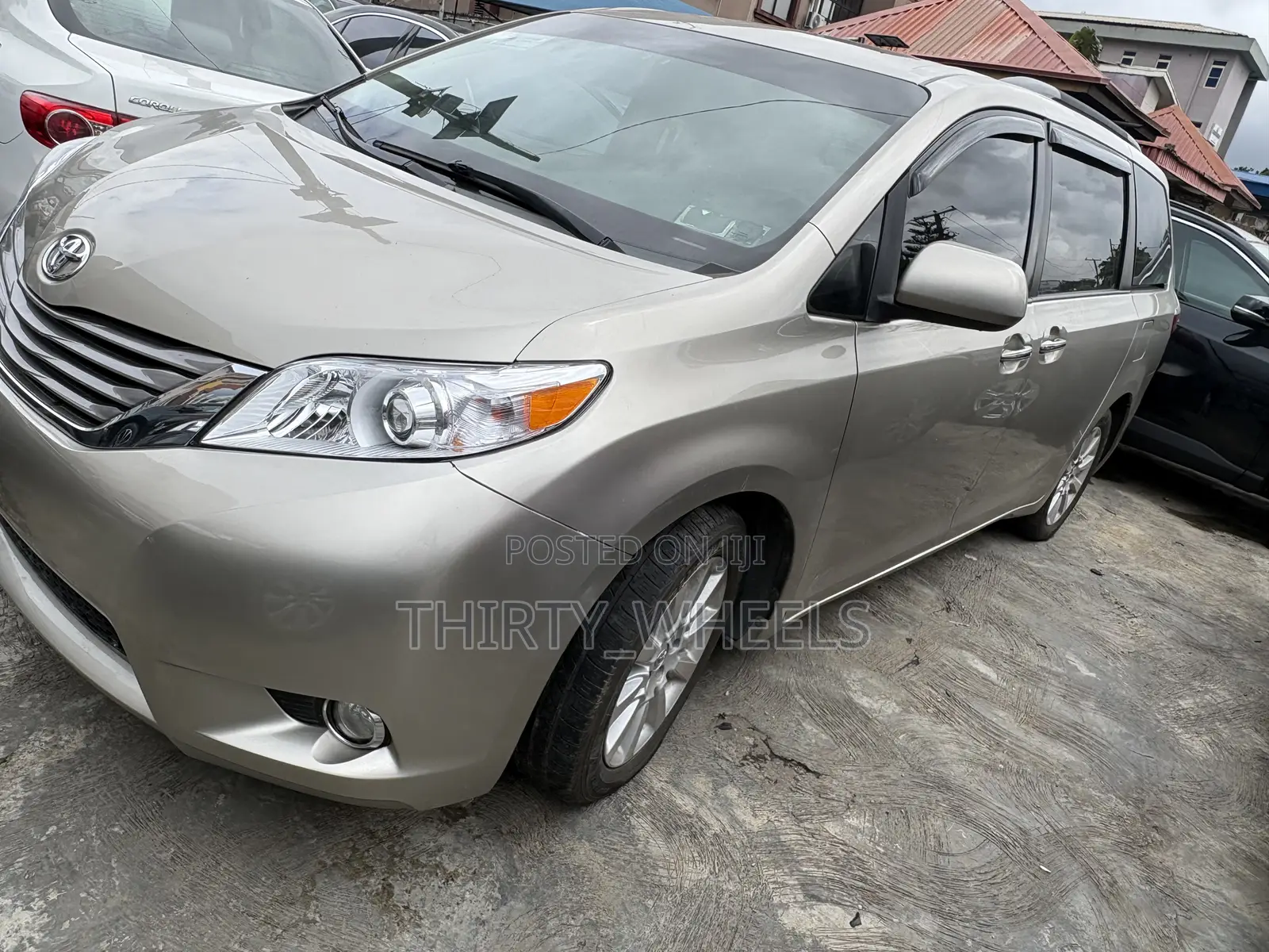 Toyota Sienna 2015 Gold