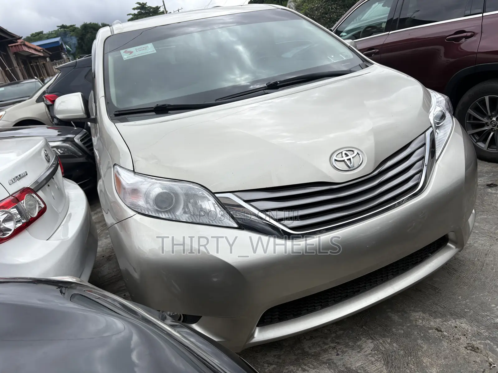 Toyota Sienna 2015 Gold