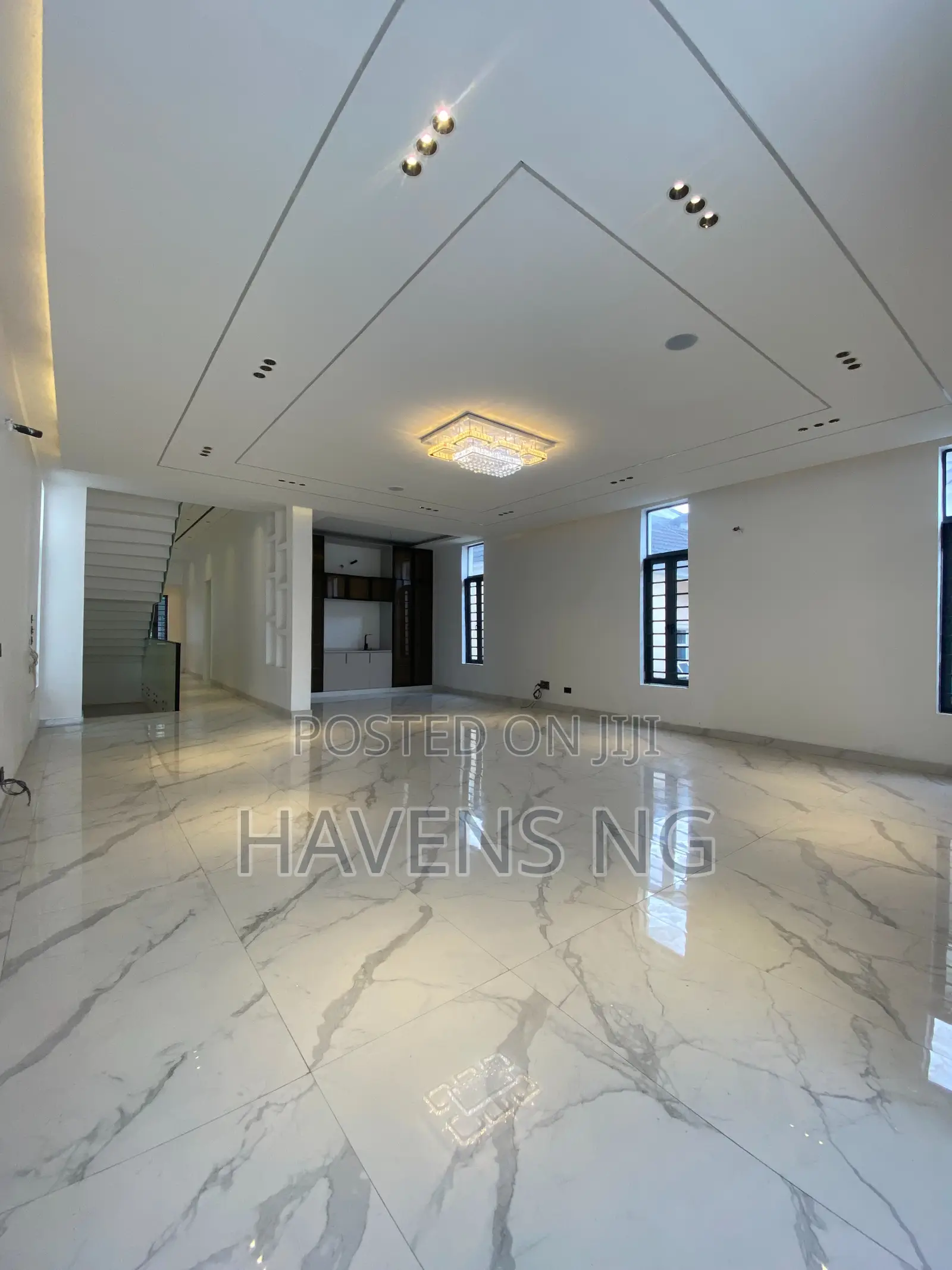 5bdrm Duplex in Chevron for sale