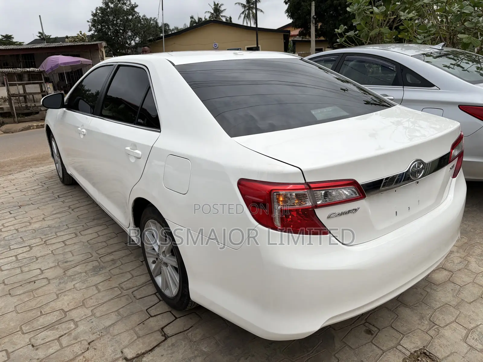 Toyota Camry XLE V6 4dr Sedan (3.5L 6cyl 6A) 2012 White