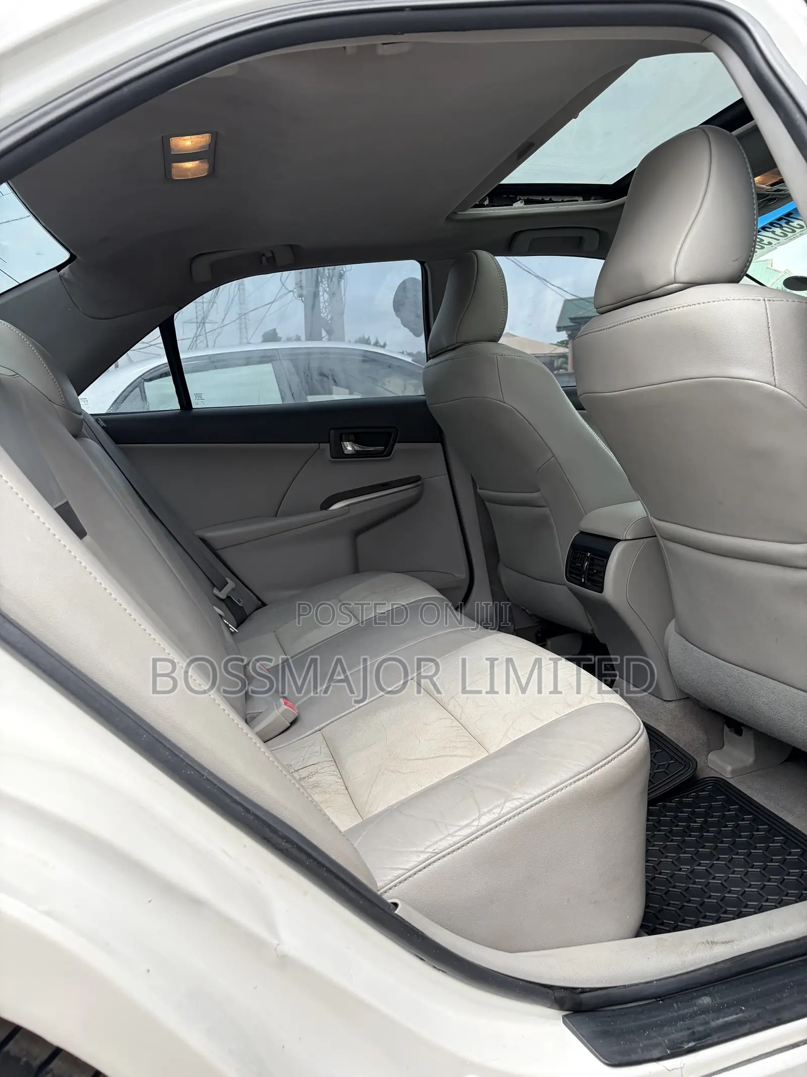 Toyota Camry XLE V6 4dr Sedan (3.5L 6cyl 6A) 2012 White