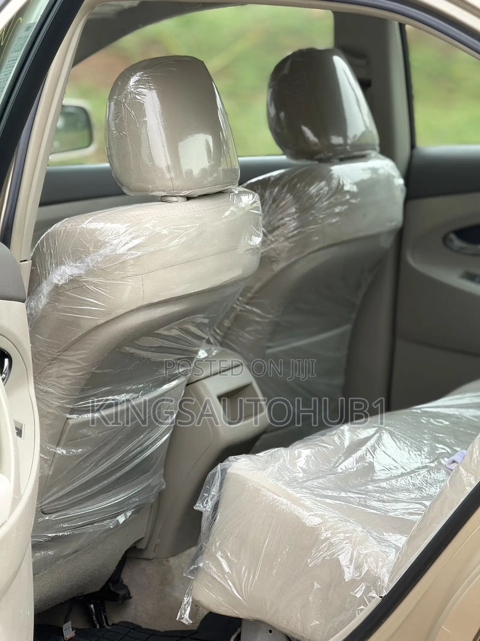 Toyota Camry LE 4dr Sedan (2.5L 4cyl 6A) 2012 Gold