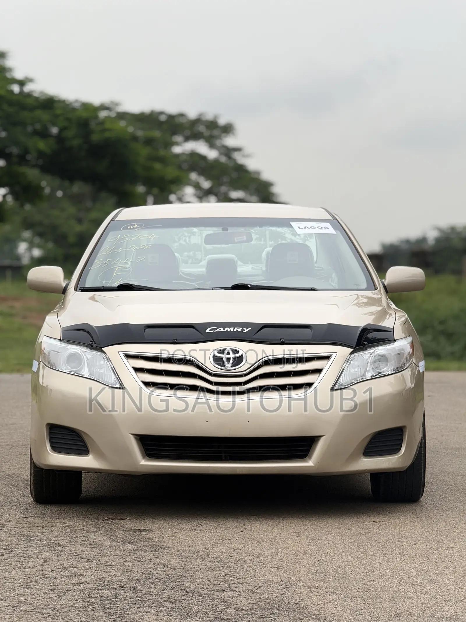 Toyota Camry LE 4dr Sedan (2.5L 4cyl 6A) 2012 Gold