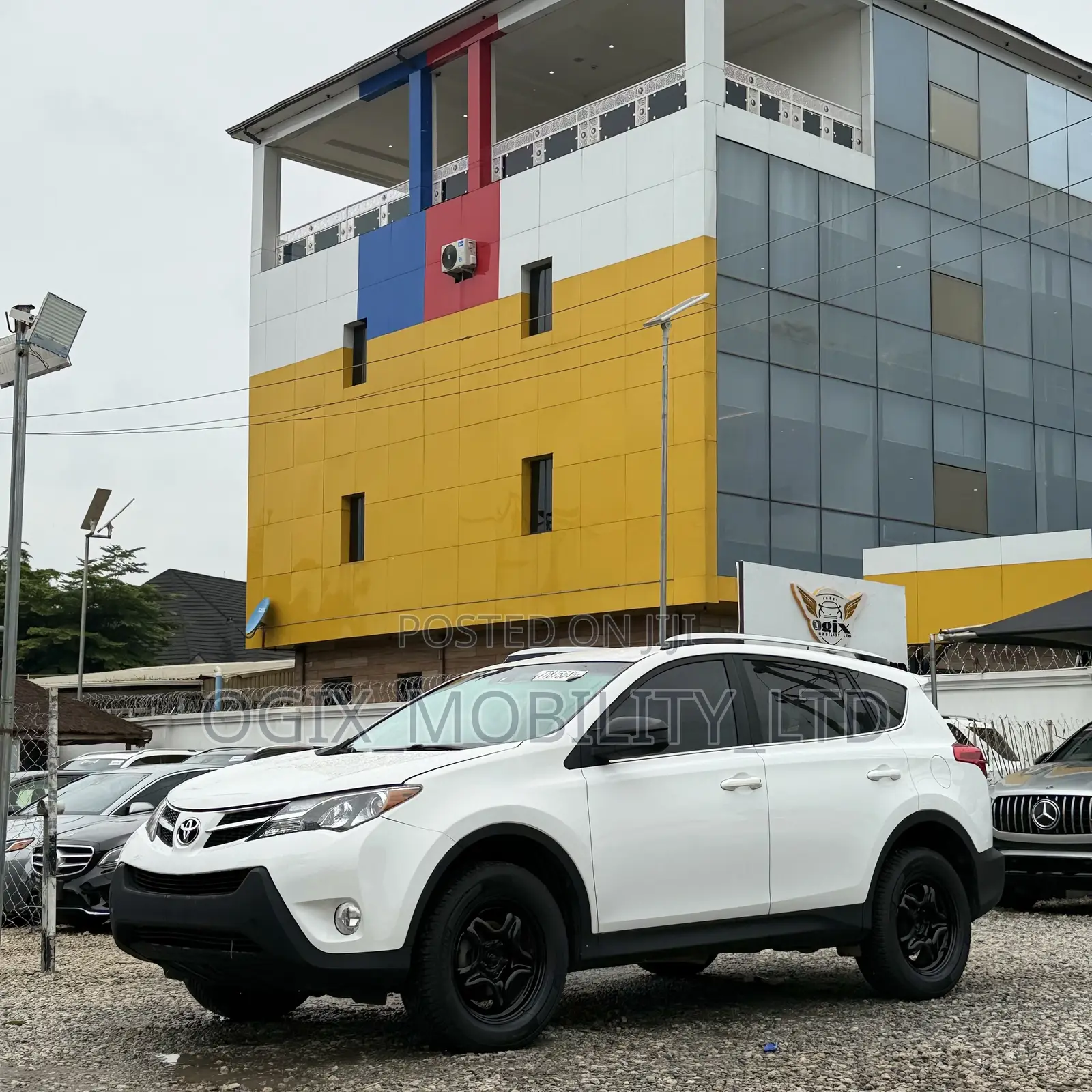 Toyota RAV4 LE 4dr SUV (2.5L 4cyl 6A) 2014 White