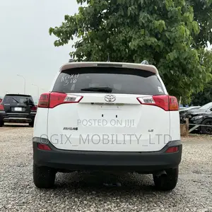 Toyota RAV4 LE 4dr SUV (2.5L 4cyl 6A) 2014 White